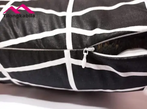 Sarung bantal black and white 1088 - Gambar 3