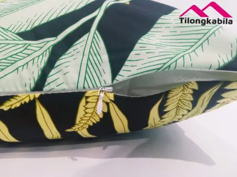 Sarung bantal sofa black and white edition - Gambar 3