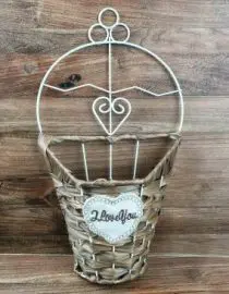 vas dinding coklat muda