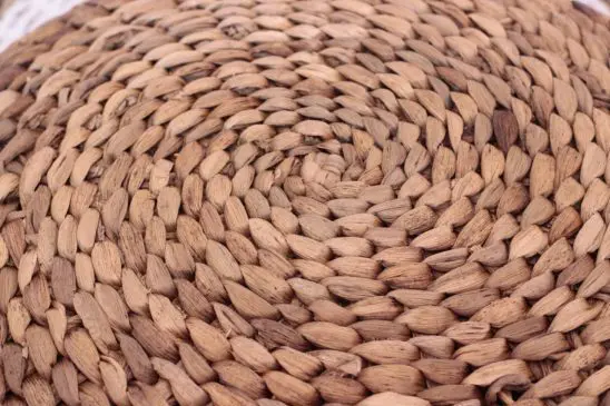 Bantal bulat anyaman eceng gondok 01 - Gambar 2