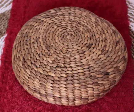 Bantal bulat anyaman eceng gondok 01 - Gambar 4